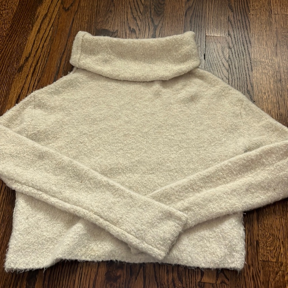 Cream fuzzy turtle neck sweater, xs, slightly cropped